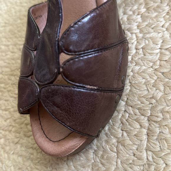 Miz Mooz Women’s Howl Leather T-strap Sandal Size 9 - Picture 9 of 10